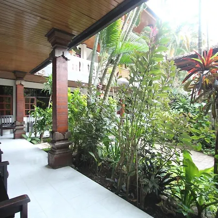 Kuta Dormitory At Simpang Inn
